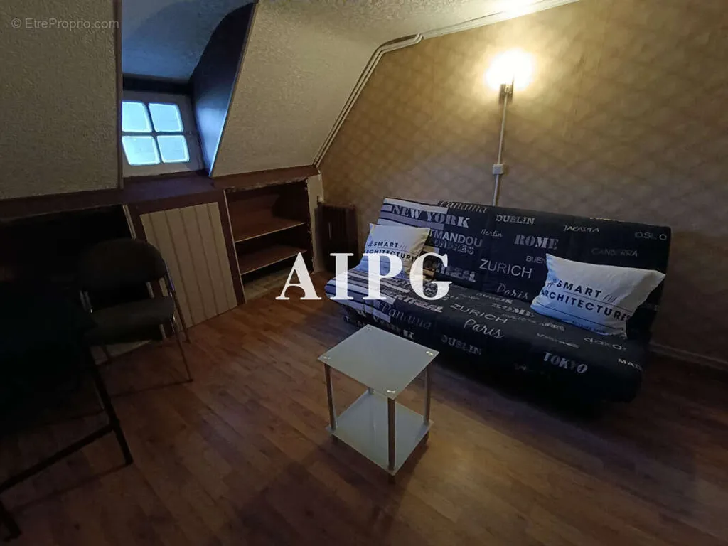 Maison 10 pièces à Rostrenen
