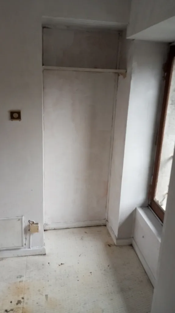 Pièces - Maison en 2 Logements avec Cour à Yenne