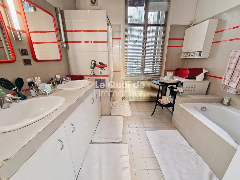 Salles de bain - Maison de Charme avec Garage à Grenoble
