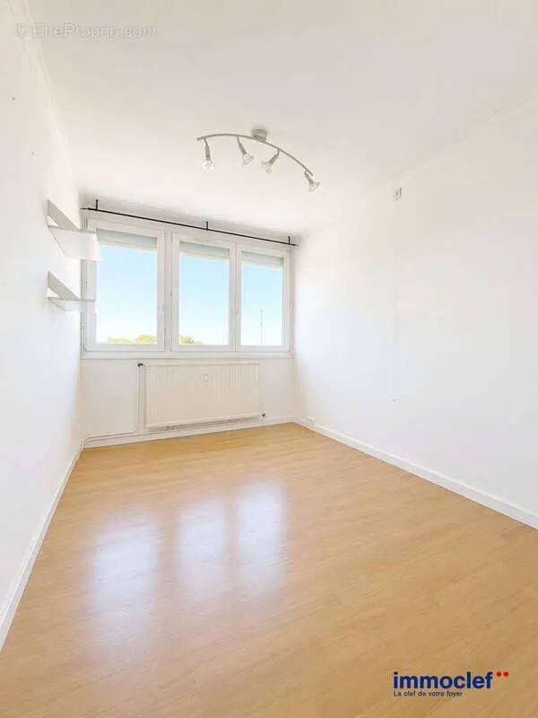 Toad - Bright Apartment with Parking in La Madeleine