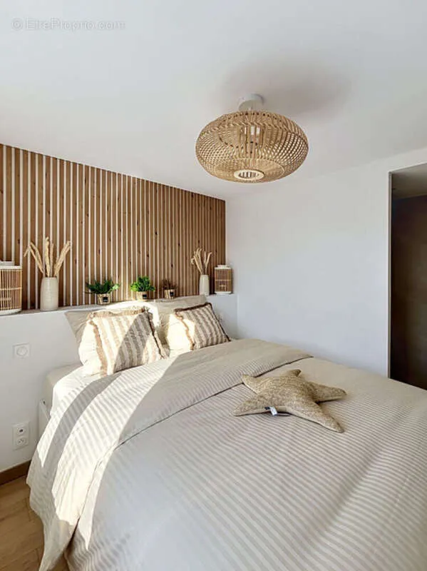 Chambres - Villa Rénovée avec Piscine à Ouistreham