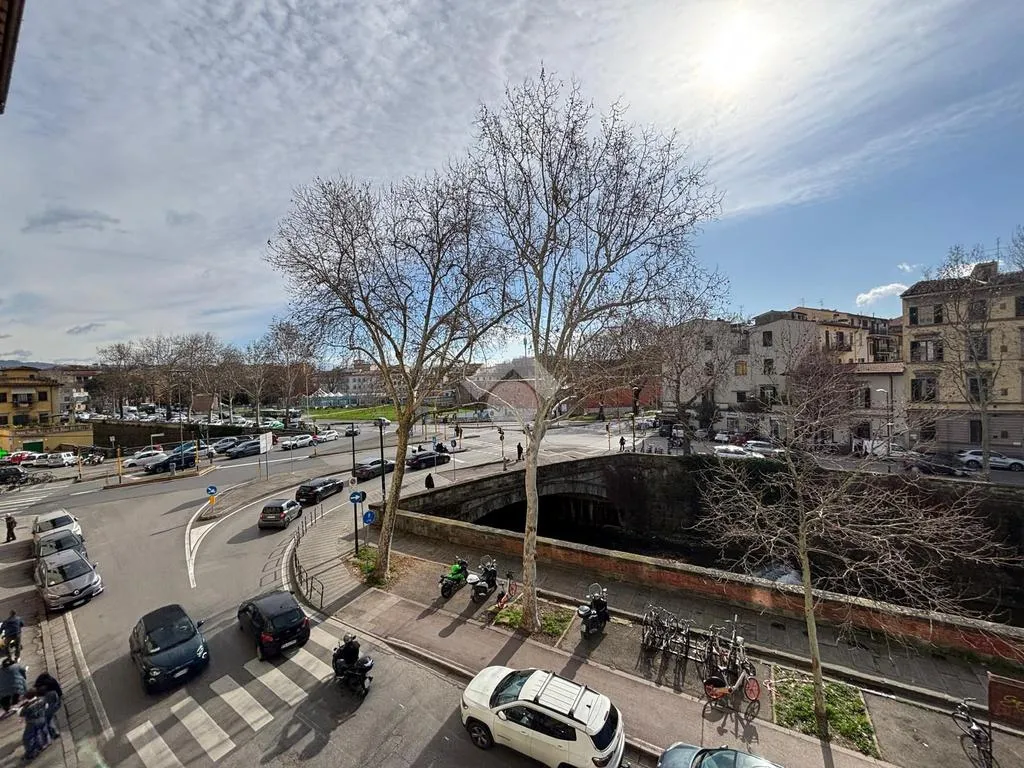 Välivaade - Spacious Apartment with Balcony in Florence