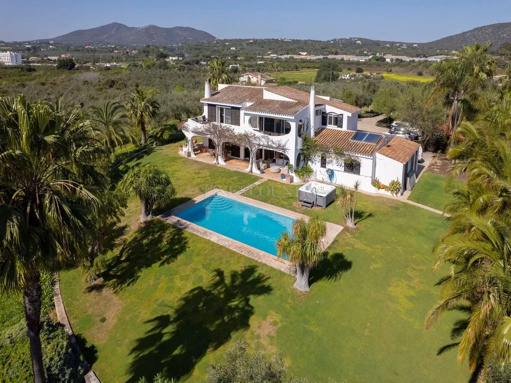 Õhuvaade - Luxury Villa with Olive Grove in Moncarapacho
