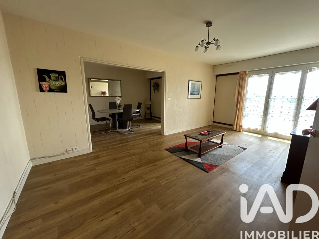 Soggiorno - 5-Piece Apartment with Balcony in Les Essarts