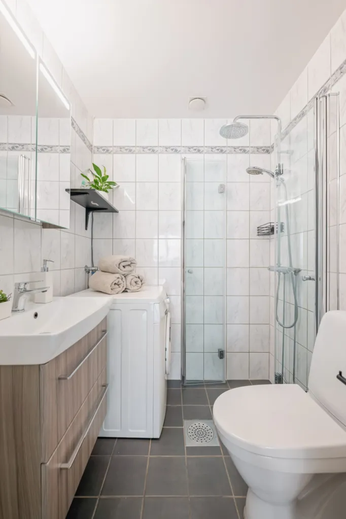 Salles de bain - Spacious 2-Bedroom Flat with Garden in Tøyen