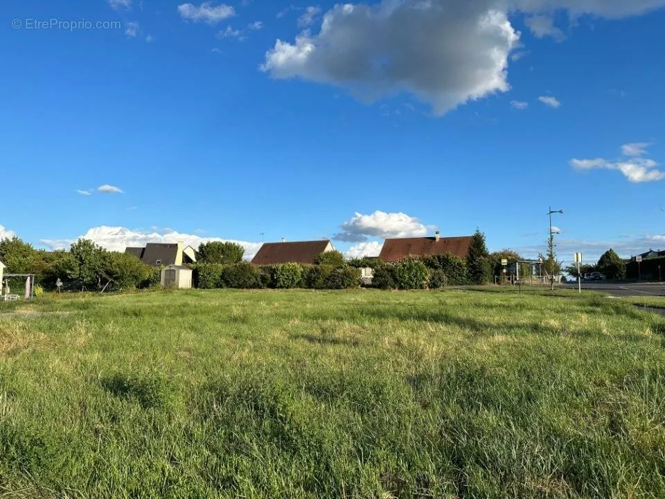 Aed - Buildable Plot with Garden in Saint-Laurent-En-Gatines