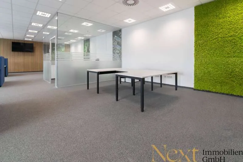Arbeitszimmer - Modernes Büro mit Besprechungsraum in Leonding