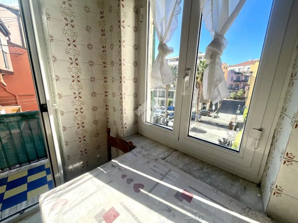 Rõdu - 4-Room Apartment with Balcony in Oneglia