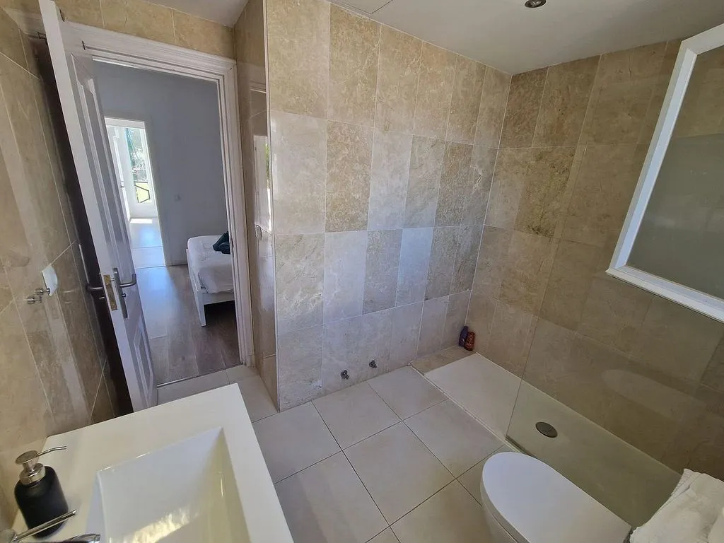 Salles de bain - Penthouse with Pool in Benahavís