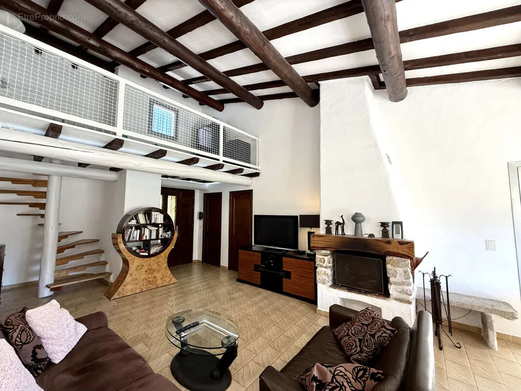 Séjour - Maison T5 avec Garage et Jardin à Perols