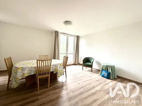 Sala da pranzo - Secure 4-Bedroom Apartment with Balcony in Gonesse