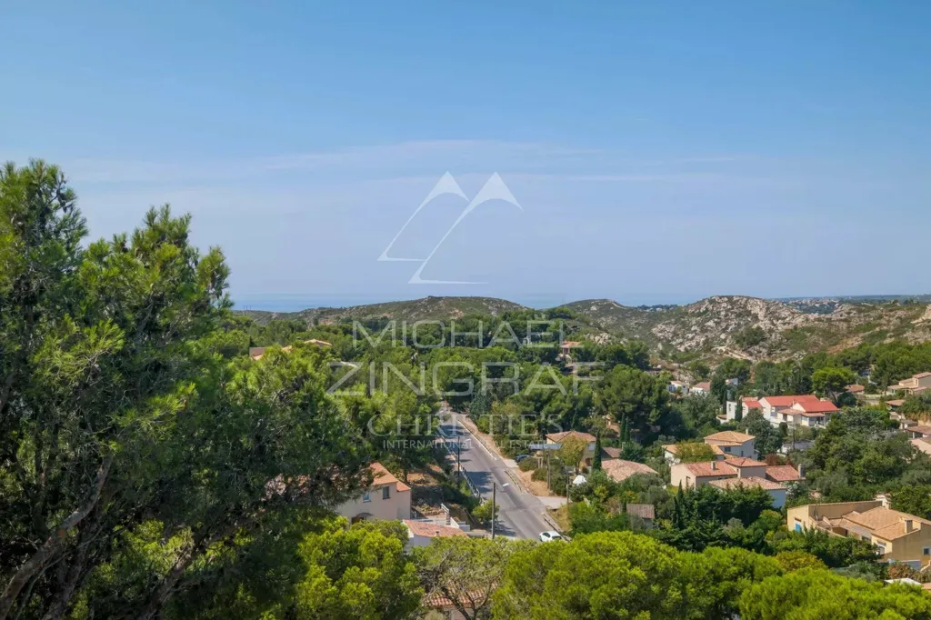 Villa with Sea View in Ensues-la-Redonne