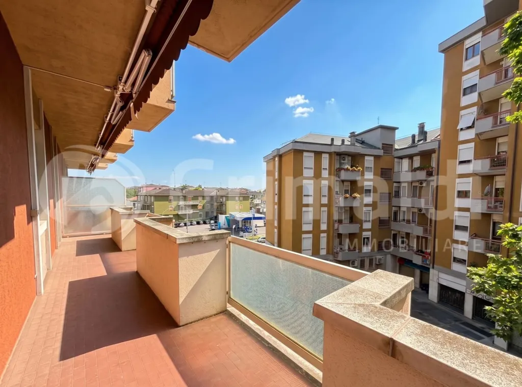 Balcon - Apartment with Balcony in Piacenza