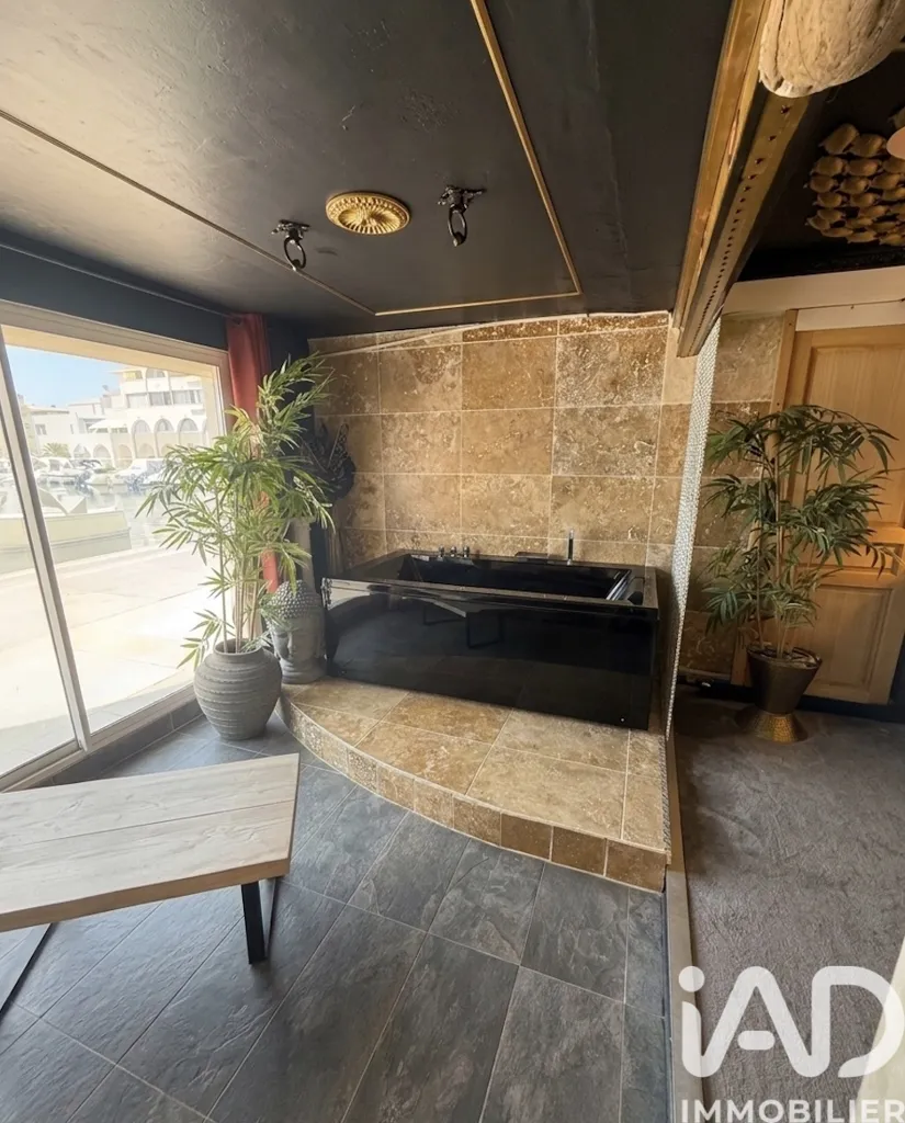Toad - Renovated Apartment with Quay View in Sète