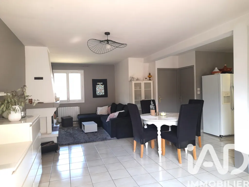Söögituba - Charming House with Large Garage in Le Haut-Bréda