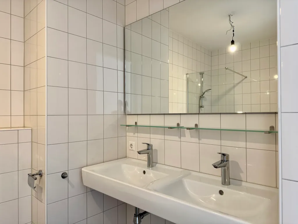 Salles de bain - Modern 3-Bedroom Apartment with Amersfoort View