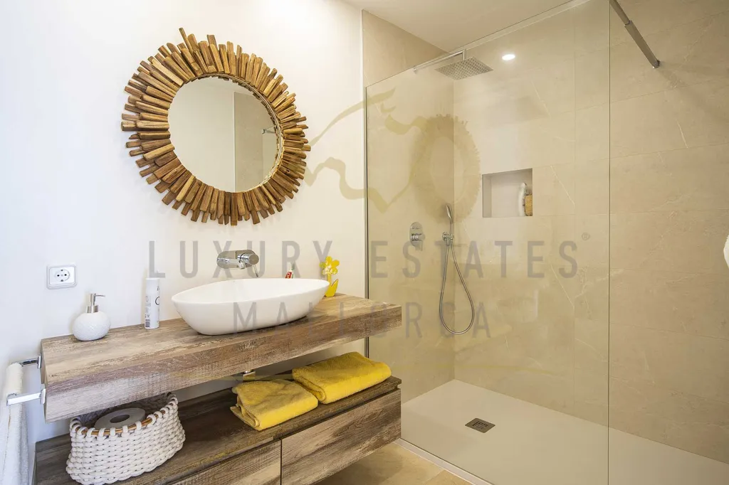 Bathrooms - Partially Renovated Villa with Ocean Views in Camp de Mar
