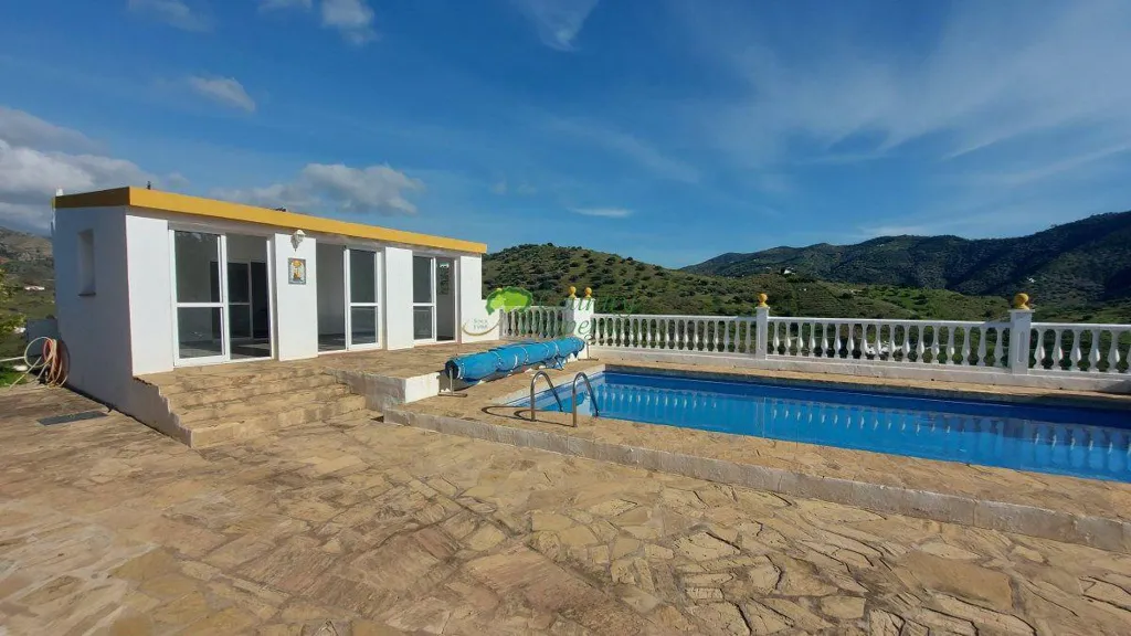 Bassein - Villa with Pool and Mountain Views in Canillas de Aceituno