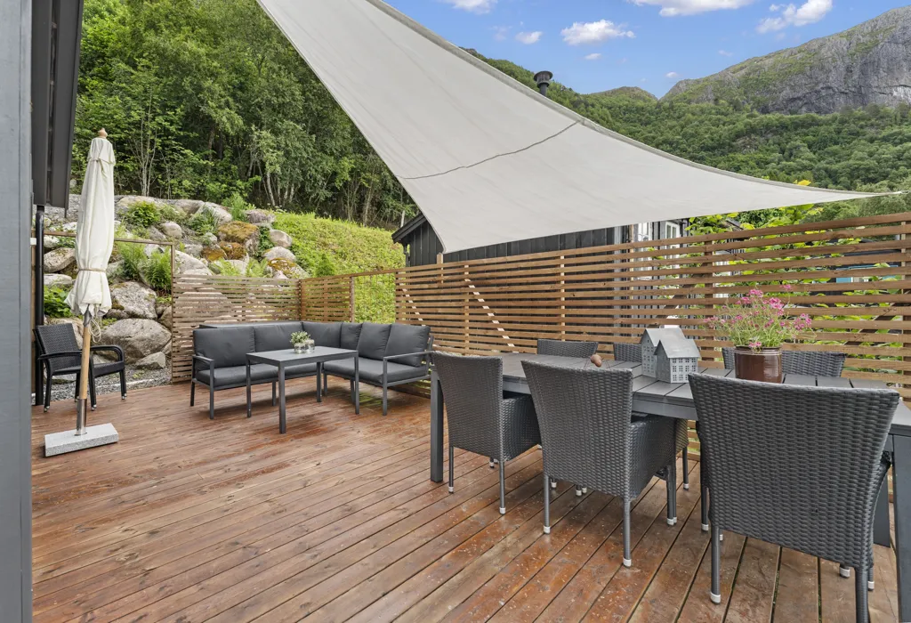 Terrazza - Seafront Cottage with Private Garden in Gausetbukta