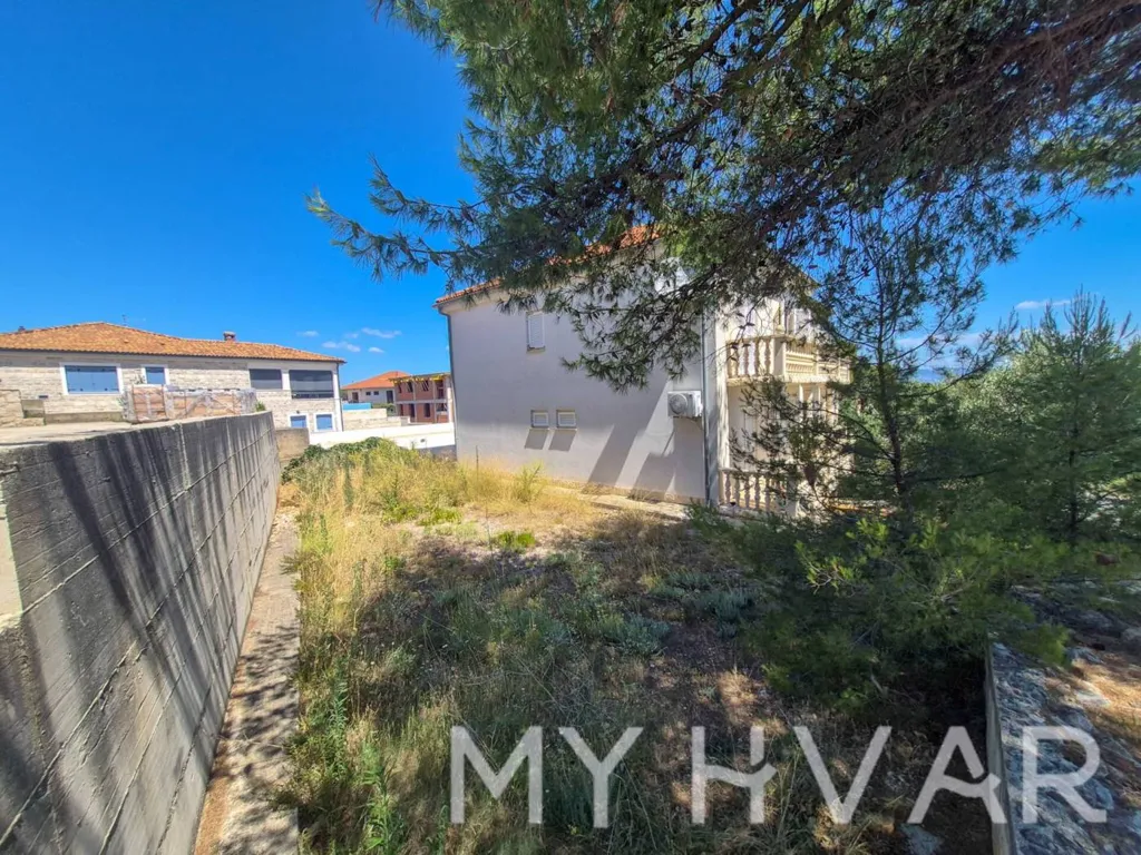 Jardin - Family House with Seafront in Jelsa