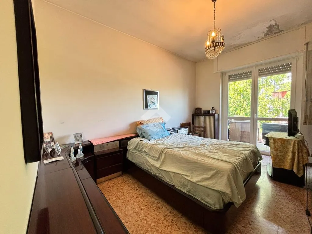 Chambres - Independent House with Commercial Activity in Casnate Con Bernate