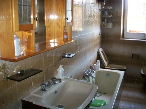 Bagni - Terratetto unifamiliare con ampio giardino a Favara