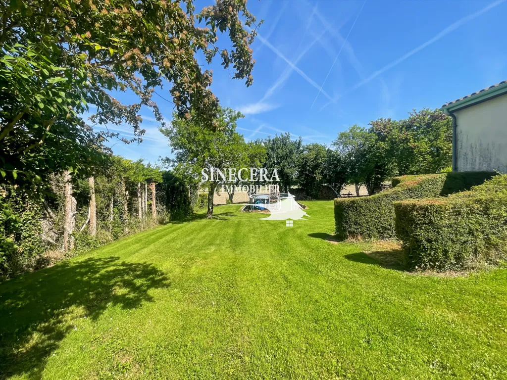 Jardin - Maison de Caractère avec Piscine en Campagne