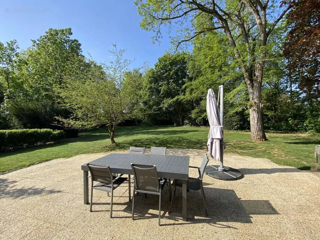 Aed - Architectural House with Garden in Normandy