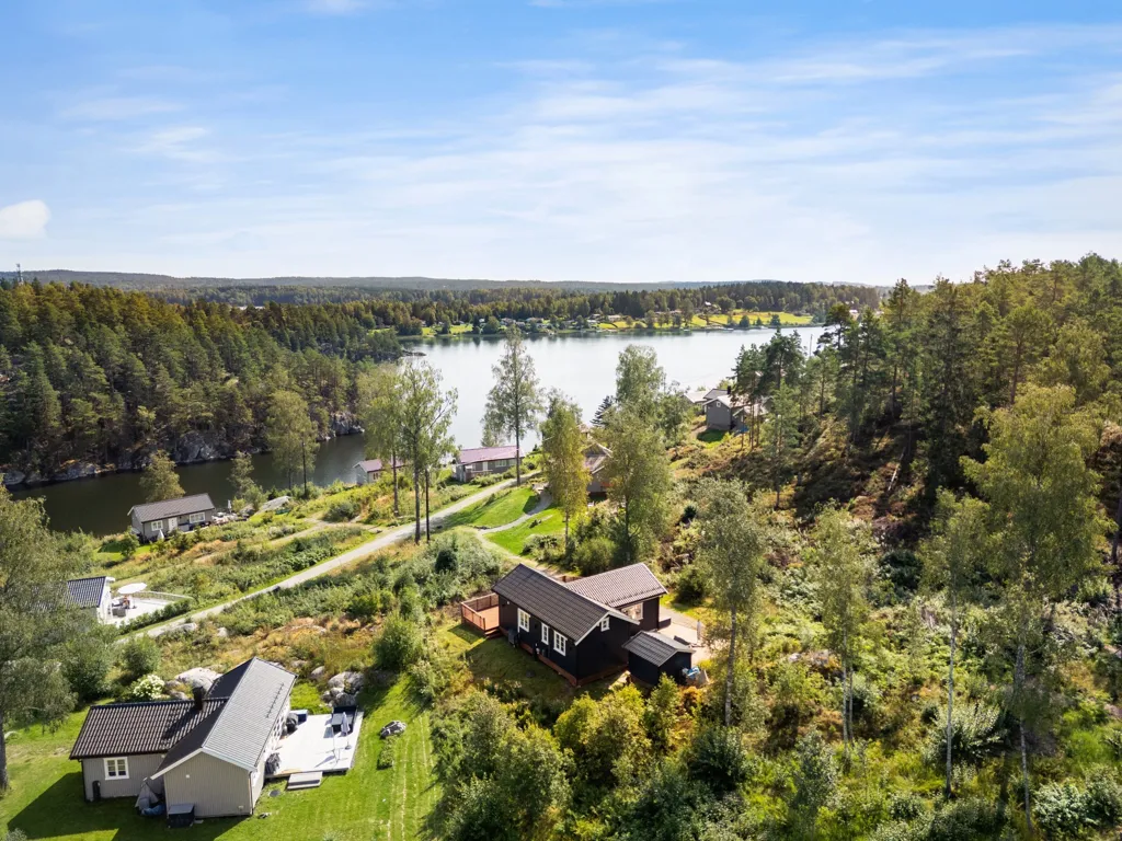 Õhuvaade - Well-Maintained 3-Bed Flat with Garage in Family-Friendly Area
