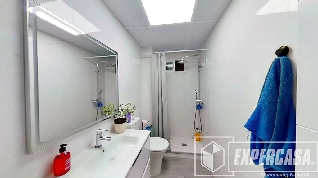 Salles de bain - Updated Apartment with Air Conditioning in Sant Marcel·lí