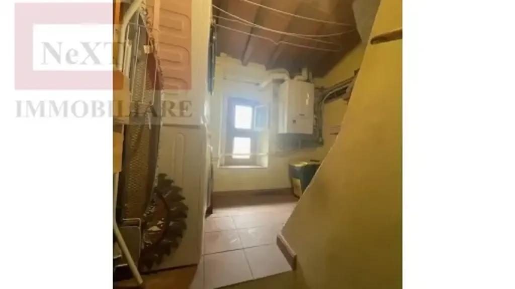 Salles de bain - 3-Bedroom Apartment in Quiet Centre, Rignano