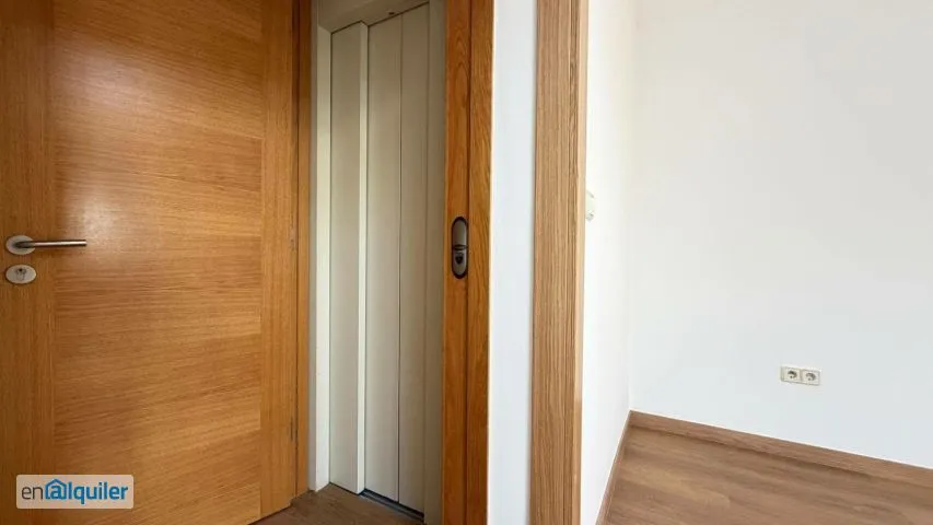 Esik - Modern Flat with Ascender in Vigo's Old Town