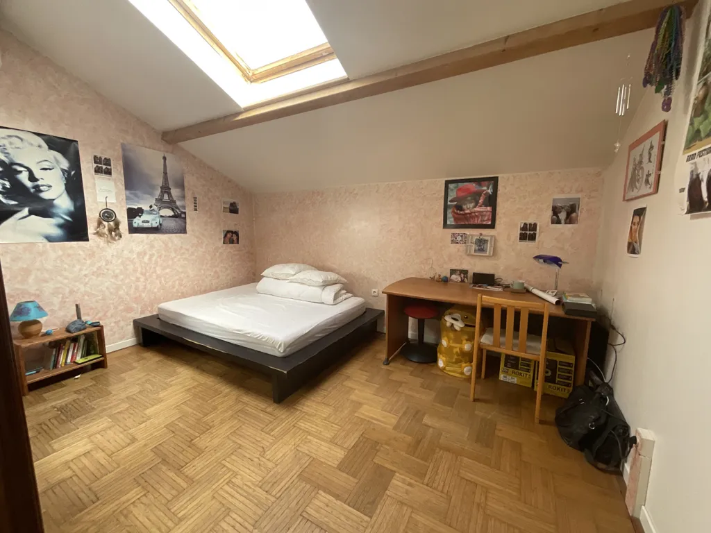 Chambres - Grande Maison 5 Chambres avec Panneaux Solaires à Satolas-et-Bonce