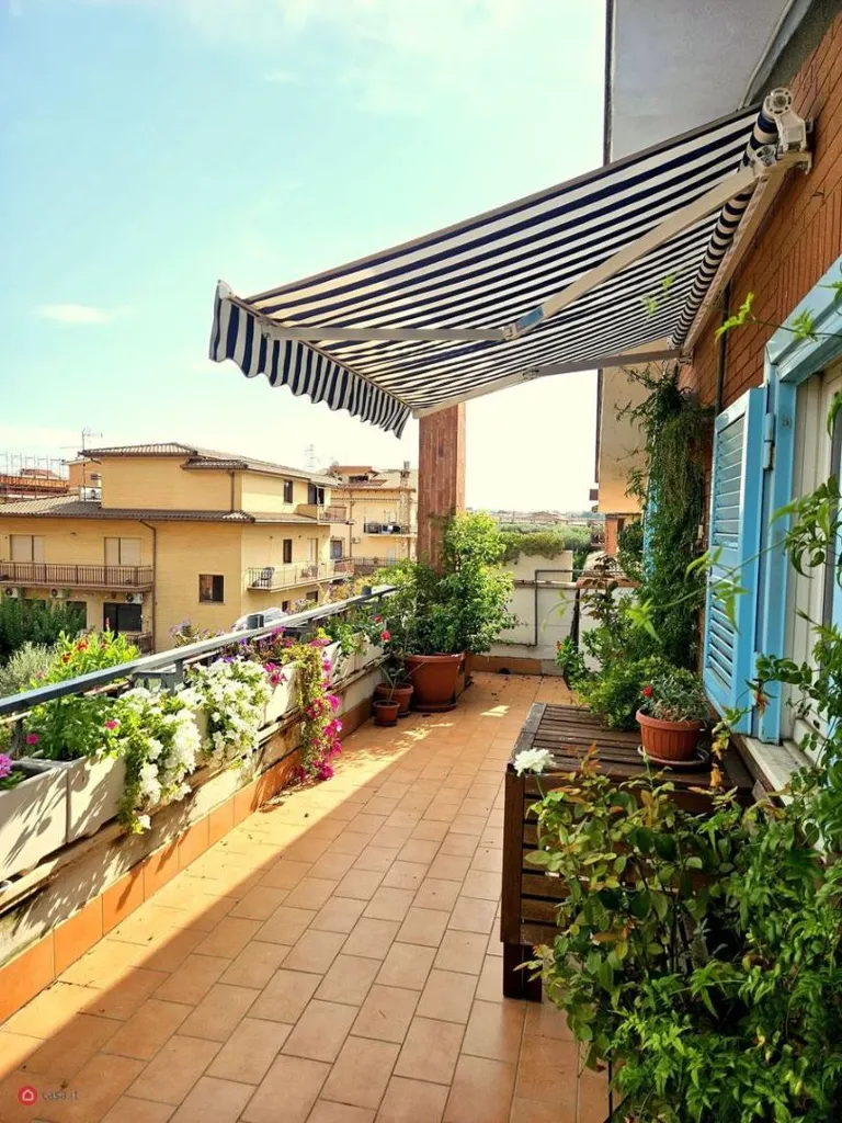 Balcon - Rustic Attico with Terrazzo in Ciampino