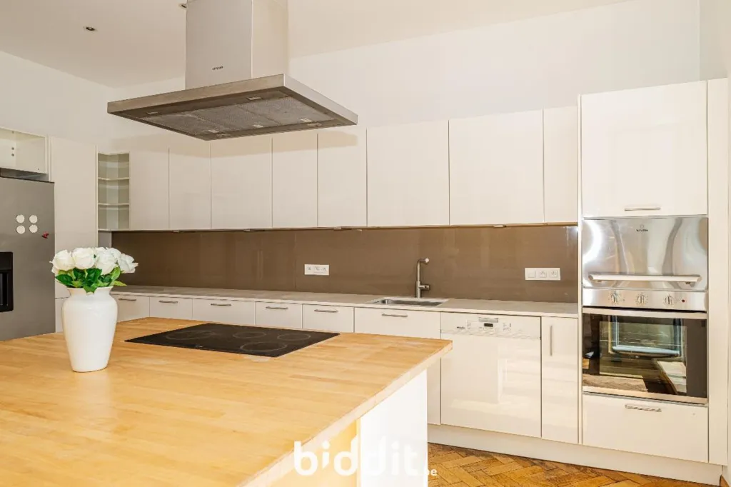 Köök - Exceptional House with Spacious Garden in Uccle
