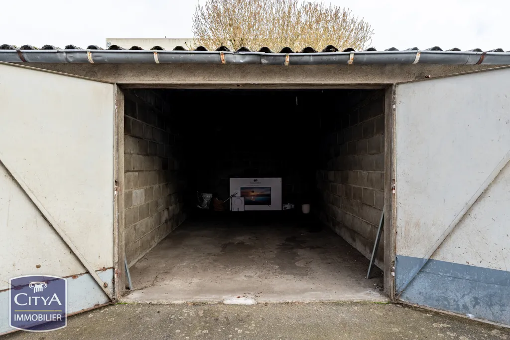 Garage - Appartement Rénové avec Garage au Mans