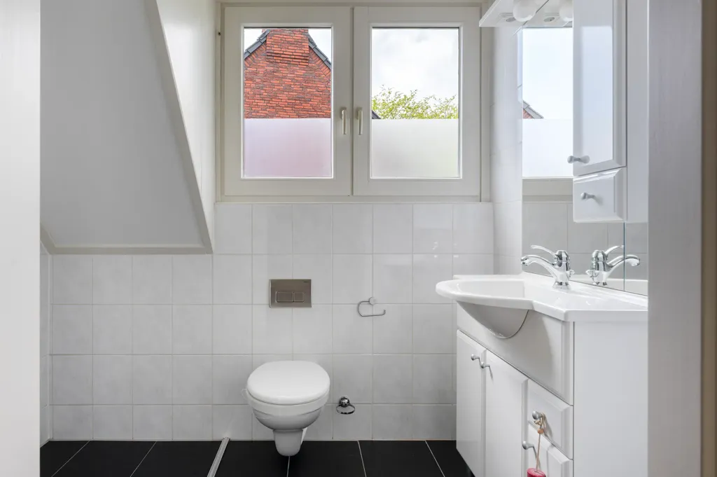 Bathrooms - Semi-Bungalow with Private Garden in Markelo