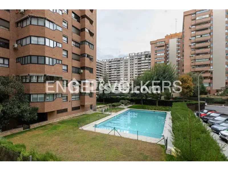 Bassein - Furnished Flat with Pool in Fuencarral