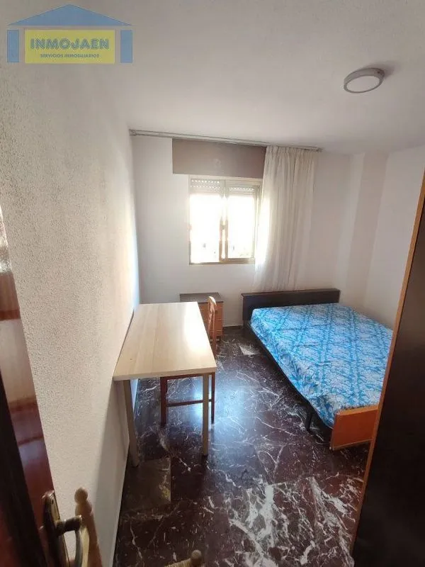 Student Flat with Pool on Avda de Madrid