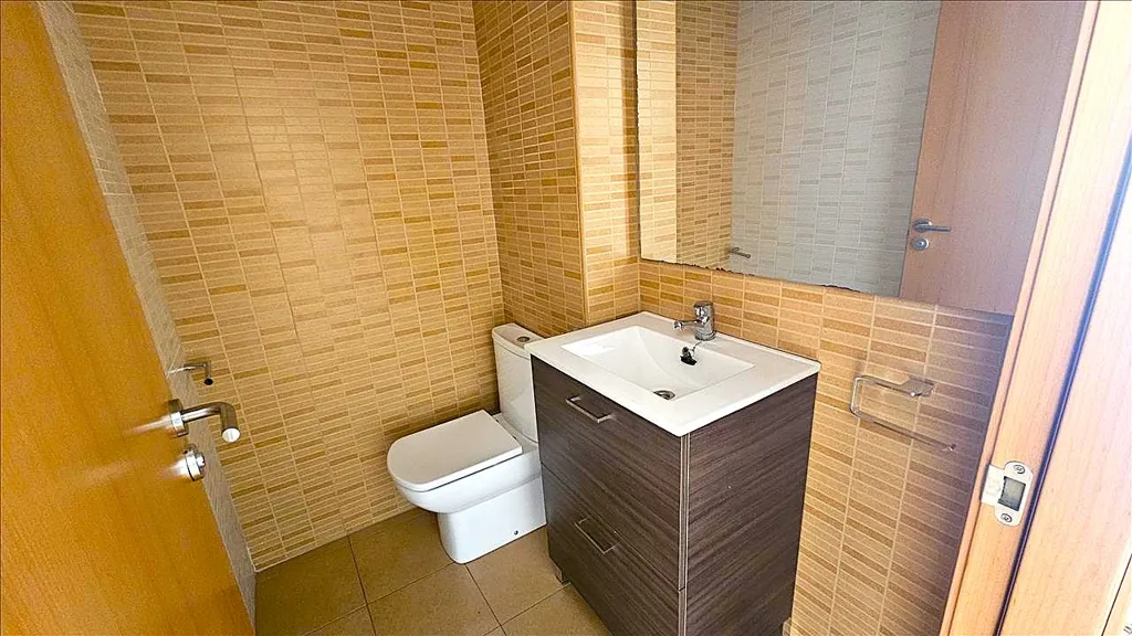 Bathrooms - Residential Apartment with Terrace in Vilajuïga
