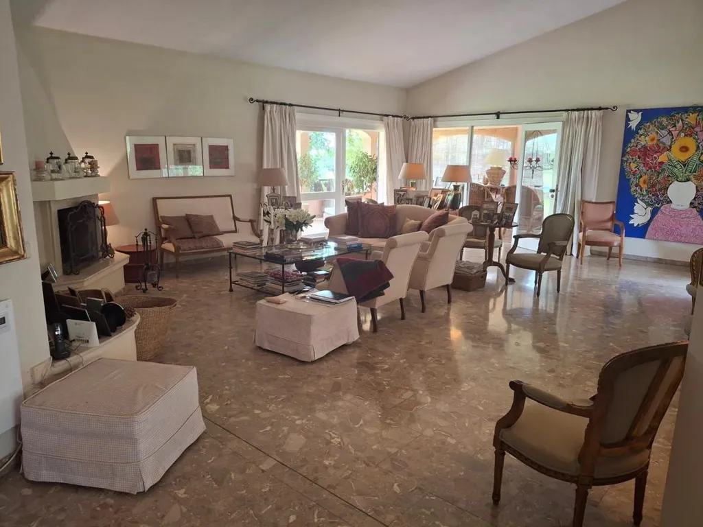 Elutuba - Villa with Development Potential in Marbella