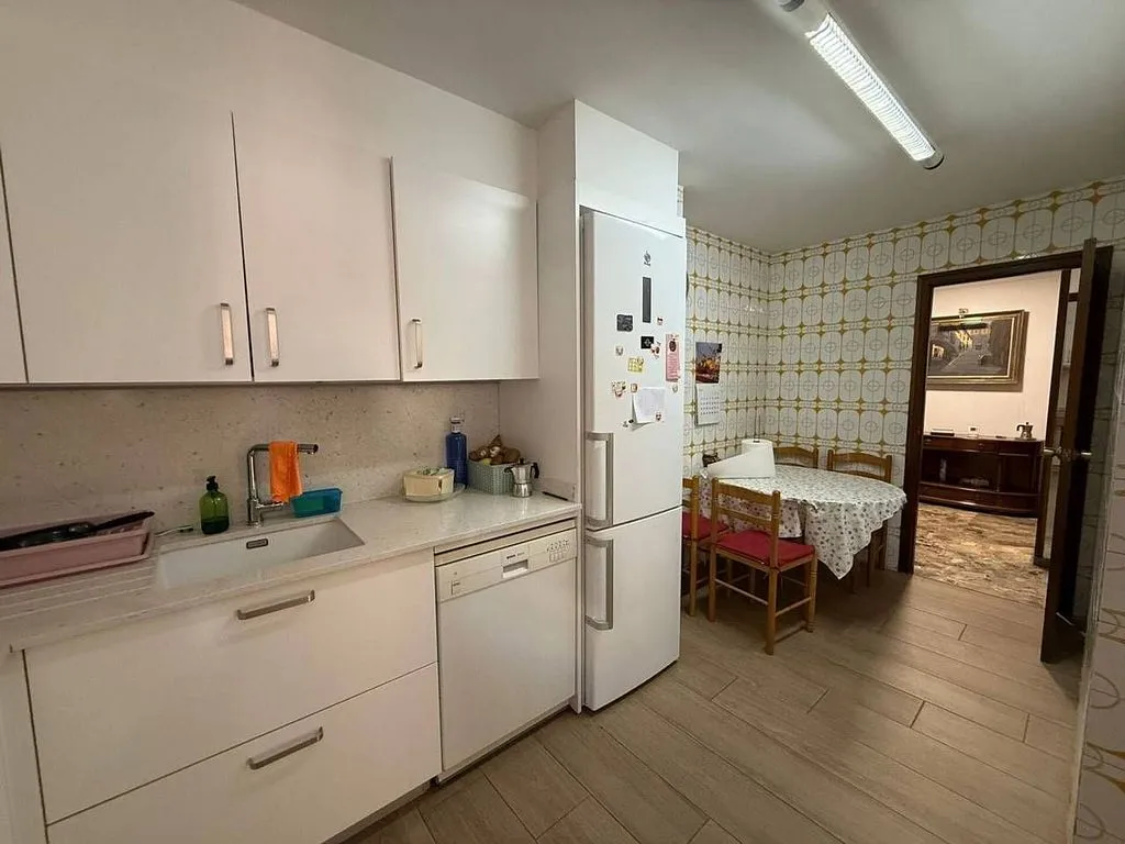 Apartment with Parking in Eixample Nord, Girona