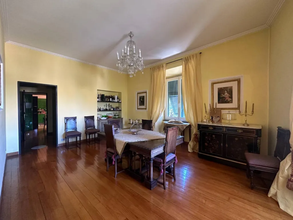 Söögituba - Luxury Apartment with Piazza Corvetto View in Genoa