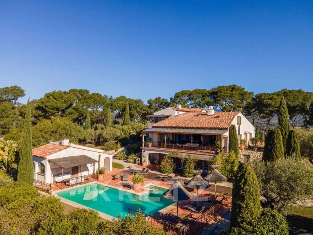 Vue aérienne - Bastide Méditerranéenne avec Vue à 360° à La Cadière d'Azur