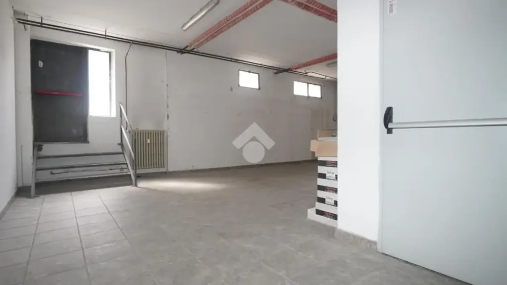 Garage - Commercial Space with Central Location in Susa