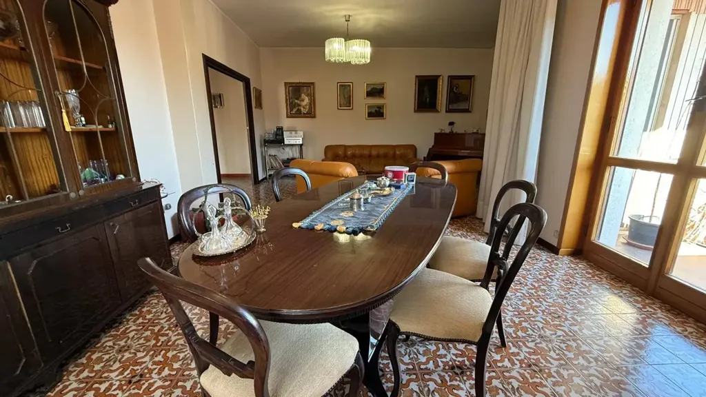 Salle à manger - Spacious Apartment with Balconies in Caserta