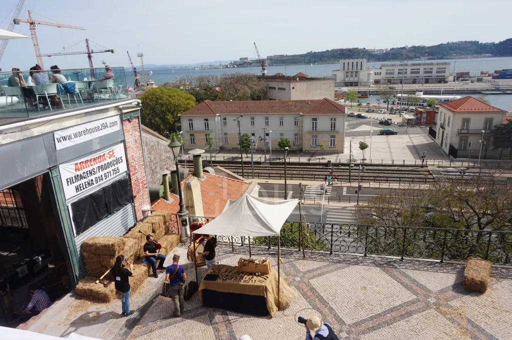 T2 Apartment with Balcony in Alcântara, Lisbon