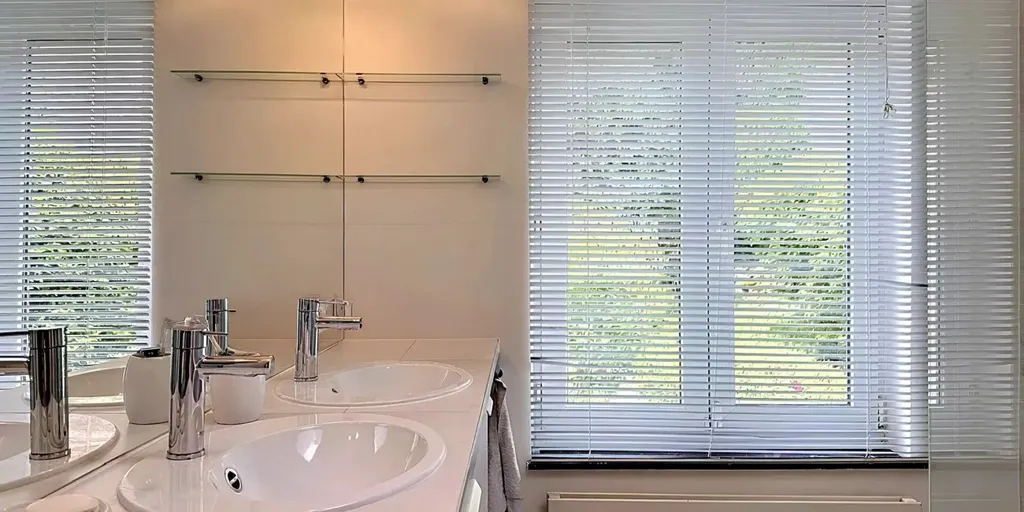 Salles de bain - Maison Rénovée avec Terrasse à Ukkel