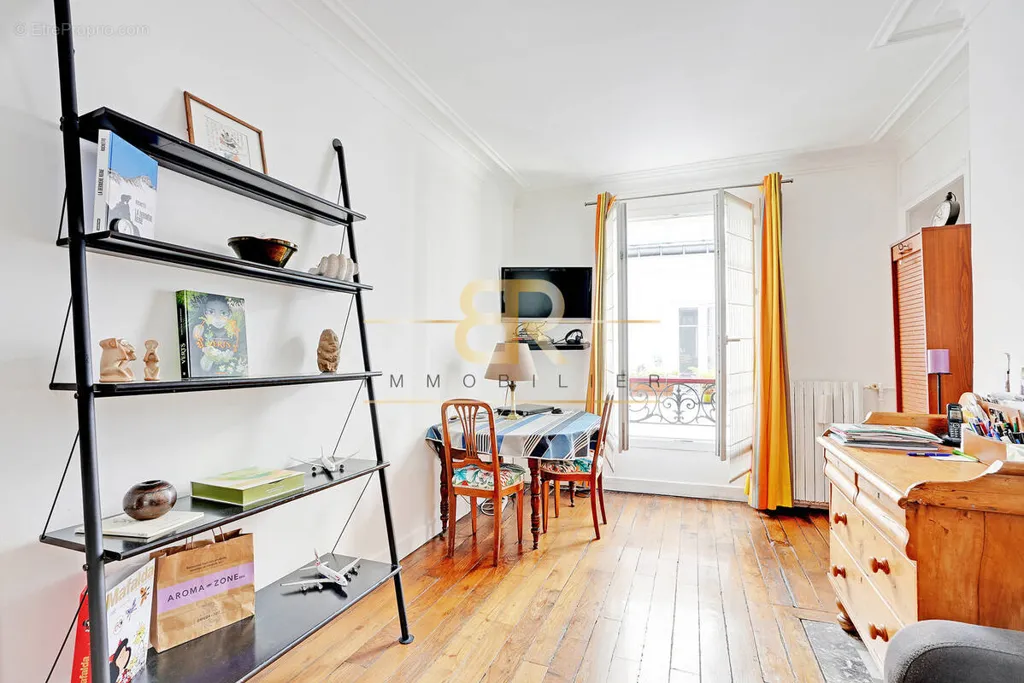Elutuba - Bright 2-Bedroom Flat in Batignolles