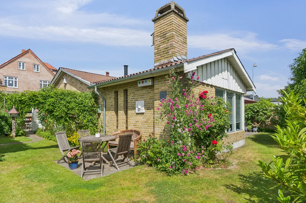 Giardino - Gulstens Villa with Garden in Hvidovre